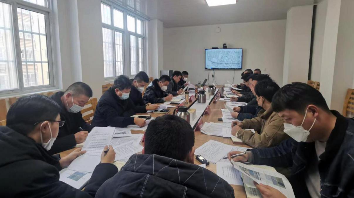 灌東鹽場召開濱響大道(灌東段)工程建設(shè)會辦會.jpg