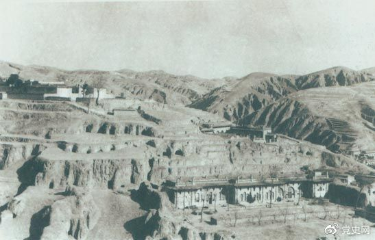 1947年12月25日至28日，中共中央在陜北米脂楊家溝召開擴(kuò)大會(huì)議（十二月會(huì)議）。圖為會(huì)議會(huì)址。